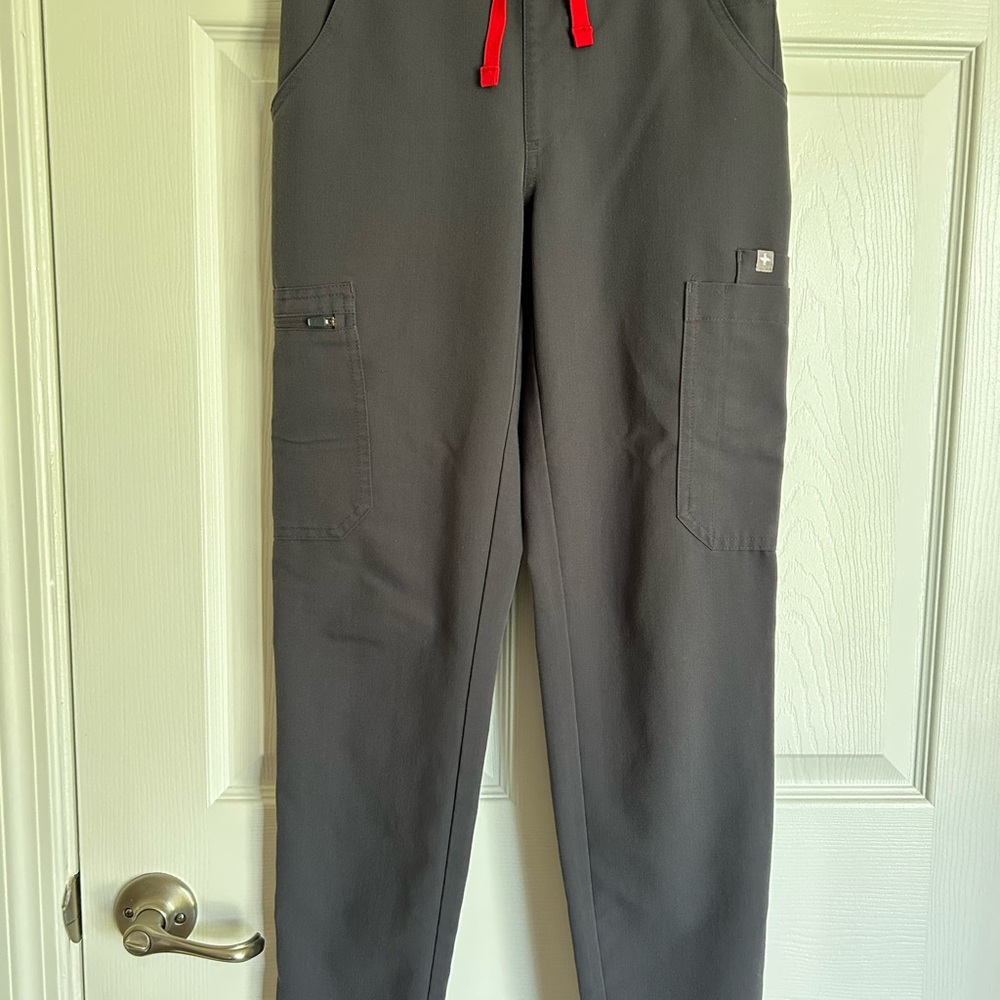 Figs Yola scrub pants. XXS Petite. Charcoal.
